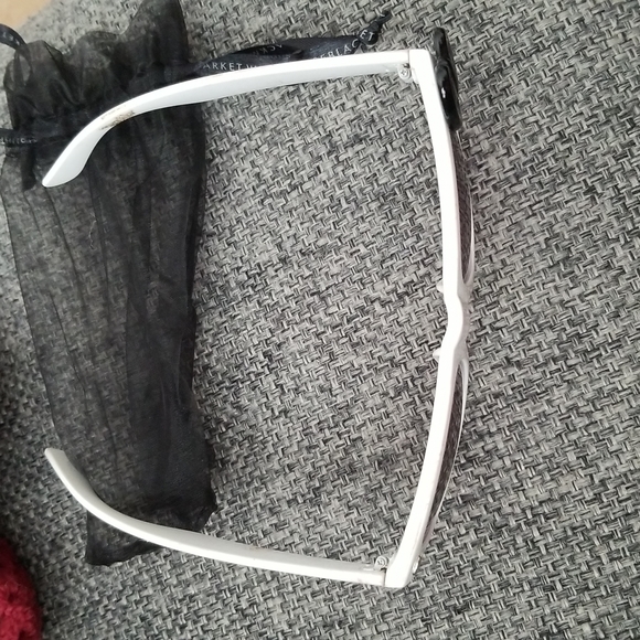 WHBM Hello Kitty White Sunglasses - Picture 3 of 4